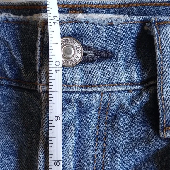 Abercrombie 4" Mom Short High Rise Cutoff Denim Shorts 26/2 - Picture 6 of 8